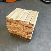 Sprzęt geodezyjny - Półpaleta paliki geodezyjne o długości 60 cm 750szt. - miniaturka - grafika 1