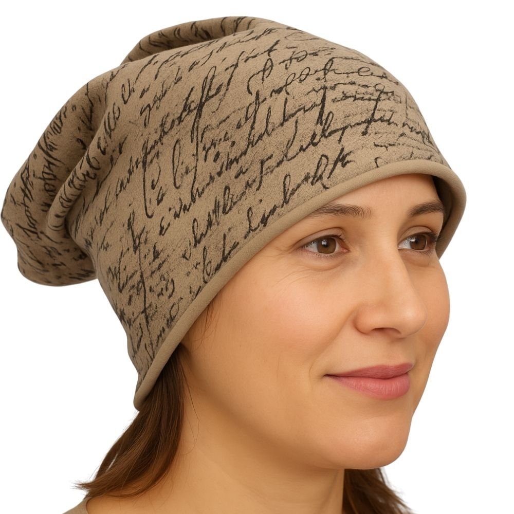 Czapka damska Beanie włoska cienka smerfetka ciemnobeżowa w czarne napisy