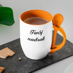 Kubek z łyżeczką z Twoim nadrukiem - pomarańczowe wnętrze, uszko i łyżeczka - Kubki - miniaturka - grafika 1