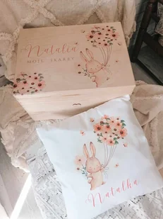 ZESTAW KRÓLICZEK Z KWIATAMI kuferek i poduszka, prezent na chrzest, roczek - Pamiątka Chrztu Świętego - miniaturka - grafika 1