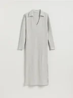 Sukienki - Reserved - Dzianinowa sukienka z wiskozą - jasnoszary - miniaturka - grafika 1