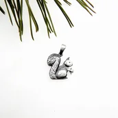 Zawieszki - Zawieszka srebrna z małą wiewiórką szarą - miniaturka - grafika 1