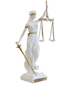 Figurki dekoracyjne - DUŻA PIĘKNA BIAŁA FIGURKA TEMIDA Z WAGĄ I MIECZEM PREZENT DLA MECENASA - miniaturka - grafika 1