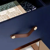 Zawiasy, okucia i inne akcesoria - Zestaw 2 mosiężnych i ciemnobrązowych skórzanych uchwytów do drzwi szafkowych, długość 190 mm, ze śrubami, odpowiedni do szaf i kuchni - miniaturka - grafika 1