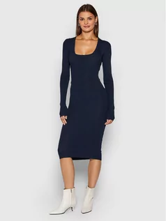 Sukienki - Remain Sukienka dzianinowa Serena Knit RM725 Granatowy Slim Fit - grafika 1