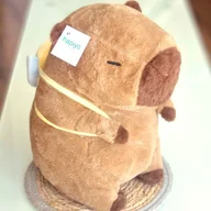 Maskotki i pluszaki - Maskotka pluszak KAPIBARA z plecakiem pszczółka 37 cm - miniaturka - grafika 1
