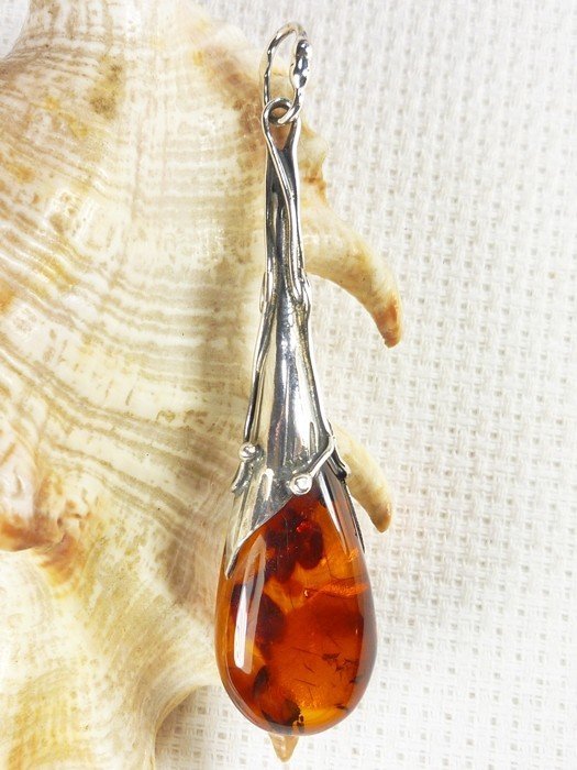 Wisiorek srebrny z bursztynem, handmade 611-30