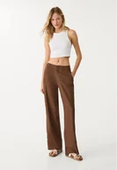 Spodnie damskie - Stradivarius Zwiewne spodnie o prostym kroju z lnem Brązowy 42 - miniaturka - grafika 1