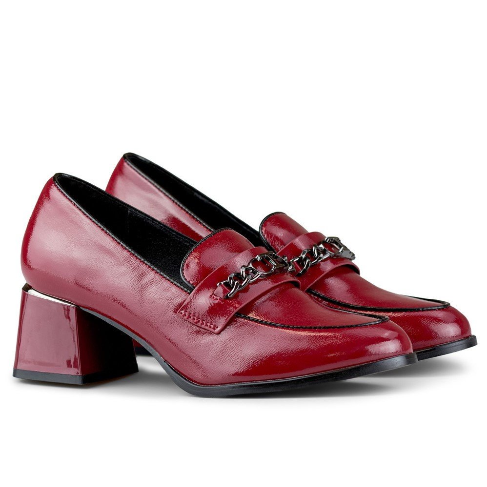 Eleganckie czerwone półbuty na niskim słupku 39
