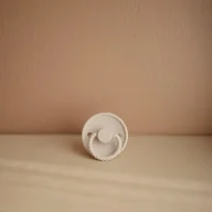 Smoczki uspokajające - Frigg Smoczek dla niemowlaka kauczukowy Rope Silver Grey 6 m+ - miniaturka - grafika 1