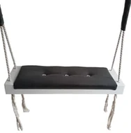 Leżaczki i huśtawki - Huśtawka dla dzieci siedzisko czarna wisząca dom ogród pokój prezent i dorosłych 50x20 - miniaturka - grafika 1