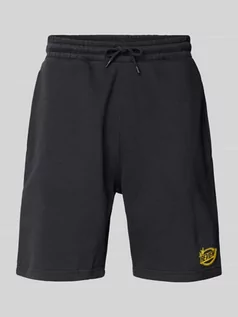 Spodnie sportowe męskie - Szorty z dzianiny dresowej o kroju regular fit z nadrukiem z logo - grafika 1