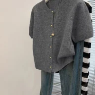 Swetry damskie - TEMU Elegancki kardigan damski z metalowymi guzikami - okrągły dekolt, krótkie rękawy, jednokolorowy, wszechstronny top na wiosnę/leto do codziennego - miniaturka - grafika 1