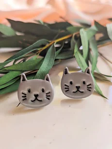 Kolczyki sztyfty szare kotki, akcesoria z motywem kota, kot brytyjski - Kolczyki Kolczyki sztyfty szare kotki, akcesoria z motywem kota, kot brytyjski - Kolczyki - miniaturka - grafika 1