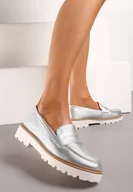 Mokasyny damskie - Srebrne Płaskie Mokasyny z Ozdobnymi Przeszyciami i Paskiem Amavirla - miniaturka - grafika 1