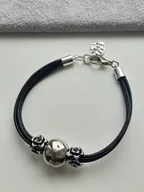 Bransoletki - Bransoletka Czarna Ceramika Jak Srebro Róża Kulka - miniaturka - grafika 1