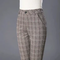 Spodnie damskie - Chinosy damskie w kratę - Beżowy - miniaturka - grafika 1