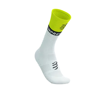 COMPRESSPORT Skarpetki kompresyjne do biegania MID COMPRESSION SOCKS V2.0 white/safety yellow/neon pink - Skarpetki sportowe męskie - miniaturka - grafika 2