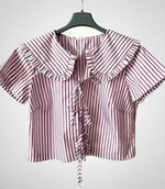 Bluzki damskie - Wiązana bluzka z krótkim rękawem i kołnierzykiem Liliana - miniaturka - grafika 1