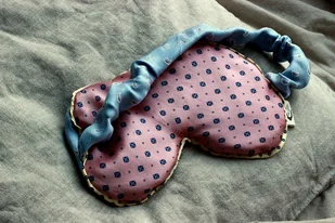 Jedwabna opaska na oczy na zamowienie Upcykling - Akcesoria do bielizny Jedwabna opaska na oczy na zamowienie Upcykling - Akcesoria do bielizny - miniaturka - grafika 1