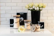 Świece - Świeczka z wosku sojowego We Love Candles Ivory Cotton, 150 h - miniaturka - grafika 1