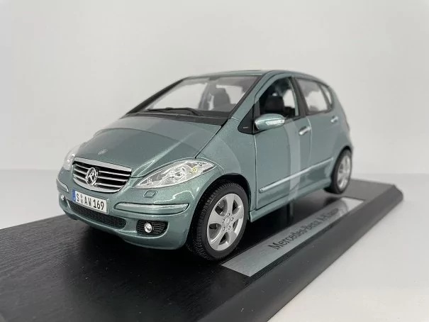 Maisto Mercedes Benz A-Klasse Green  1:18 2198