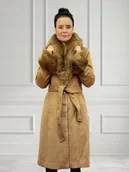 Płaszcze damskie - Karl Lagerfeld płaszcz z futrem kolor camel [rozmiar L] - miniaturka - grafika 1