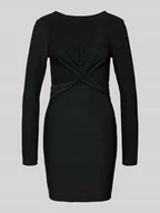 Sukienki - Sukienka koktajlowa taliowana w kopertowym stylu model ‘RICH’ - miniaturka - grafika 1