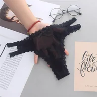 Majtki damskie - Stringi z rozcięciem na boku - Czarny - miniaturka - grafika 1