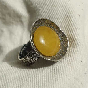 Pierścionek srebrny z naturalnym bursztynem - Pierścionki - miniaturka - grafika 1