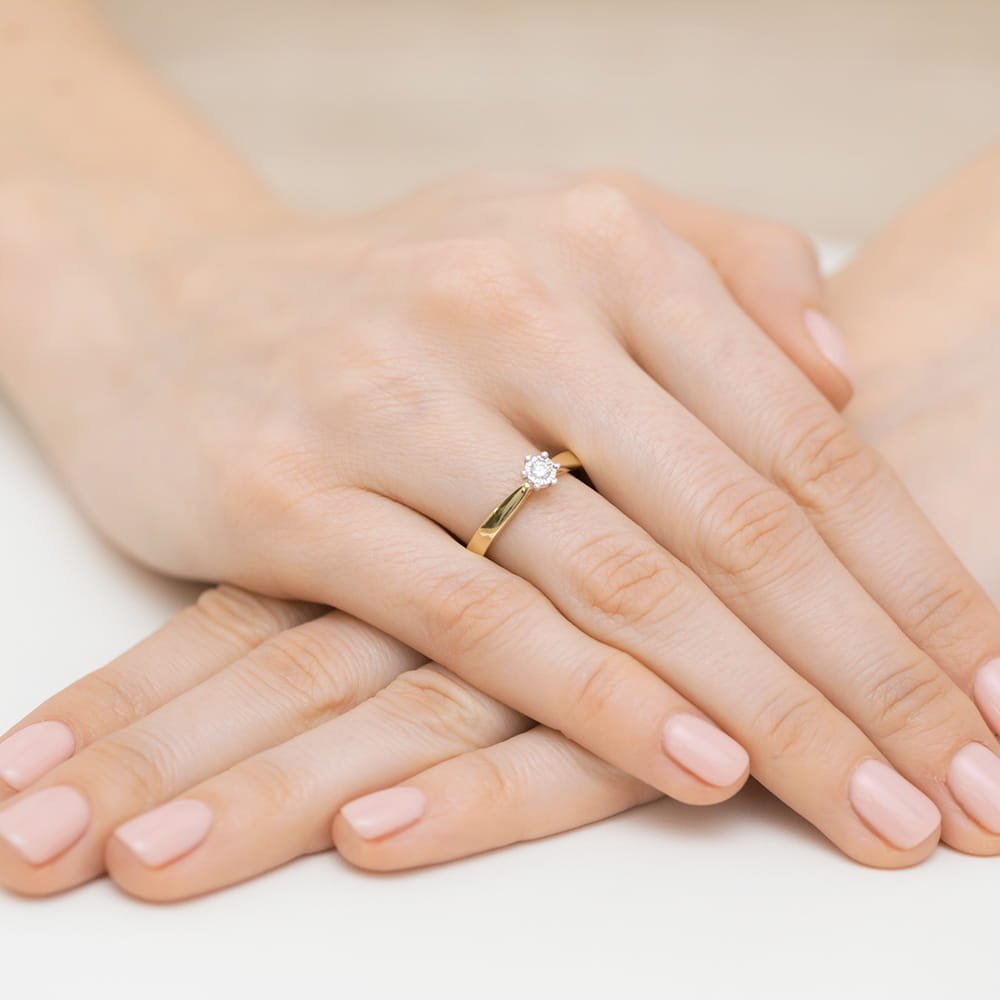 Złoty pierścionek Diament 0,10ct żółte złoto pr. 585