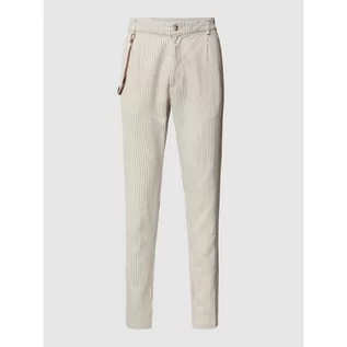 Spodnie męskie - Spodnie materiałowe ze wzorem w paski model Callahan - CG - Club of Gents - grafika 1