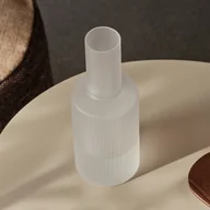 Karafki - karafka ferm LIVING Ripple, biała, 1 litr, szkło, dmuchane ustnie - miniaturka - grafika 1