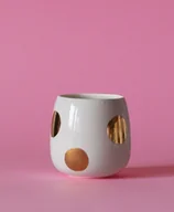 Kubki - Porcelanowy kubek w złote kropy - miniaturka - grafika 1