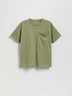 Koszulki dla chłopców - Reserved - Bawełniany t-shirt - oliwkowy - miniaturka - grafika 1