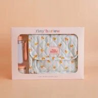 Domki dla lalek - Tiny Harlow Torba z akcesoriami dla lalek Blue Ducky buteleczka słoiczek - miniaturka - grafika 1
