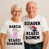 Gadżety dla niej i dla niego - ZESTAW KOSZULEK DLA BABCI I DZIADKA - BABCIA RZĄDZI DZIADKIEM DZIADEK RZĄDZI DOMEM - kolor biały - miniaturka - grafika 1