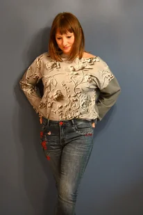 Bluza bawełniana Szare Kwiaty - Bluzy damskie - miniaturka - grafika 1