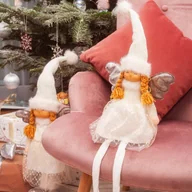 Ozdoby bożonarodzeniowe - HOMLA AURIE Skrzat Aniołek siedzący z wiszącymi nogami srebrne skrzydła - miniaturka - grafika 1