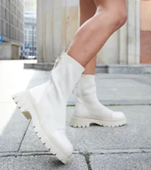 Botki damskie - Beżowe skarpetkowo-lakierowane botki Albertina-39 - miniaturka - grafika 1