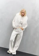 Kamizelki damskie - Stradivarius Kamizelka ze sztucznego futra Ecru L - miniaturka - grafika 1