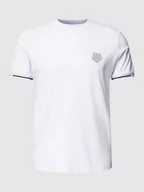 Koszulki męskie - T-shirt z naszywką z motywem i paskami w kontrastowym kolorze - miniaturka - grafika 1