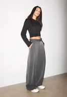 Spodnie damskie - Stradivarius Eleganckie spodnie barrel z zaszewkami Ciemnoszary 38 - miniaturka - grafika 1