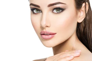 Hydrowell z infuzją tlenową - rewitalizujący zabieg na twarz w Warszawie - Czasopisma - miniaturka - grafika 1