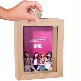SKARBONKA DREWNIANA NA PIENIĄDZE BLACKPINK K-POP KPOP NA PREZENT Y5 - Skarbonki SKARBONKA DREWNIANA NA PIENIĄDZE BLACKPINK K-POP KPOP NA PREZENT Y5 - Skarbonki - miniaturka - grafika 1