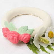 Gryzaki dla dzieci - A Little Lovely Company - Gryzak organiczny z kauczuku hevea Różyczki - miniaturka - grafika 1