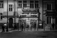 Czasopisma - Kulturalny wieczór w Teatrze Syrena dla dwojga w Warszawie - miniaturka - grafika 1