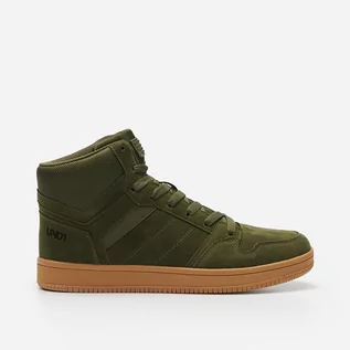 Sneakersy męskie - House - Wysokie sneakersy z imitacji zamszu zielone - Khaki - grafika 1