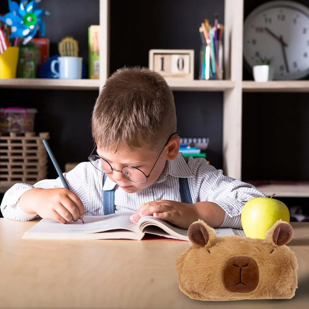 PIÓRNIK PLUSZOWY POJEMNY KRESKÓWKA NA PRZYBORY SZKOLNE ETUI ZAMEK