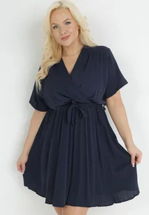 Granatowa Sukienka z Kopertowym Dekoltem Wiązanym Paskiem i Gumką w Pasie Vung - Sukienki - miniaturka - grafika 1